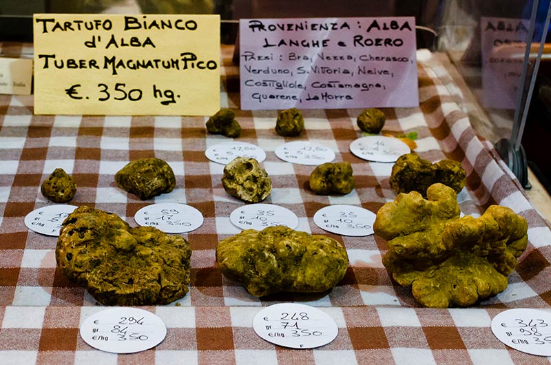 Vendita tartufo al mercato